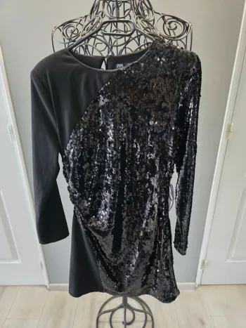 Robe noire sequins Zara