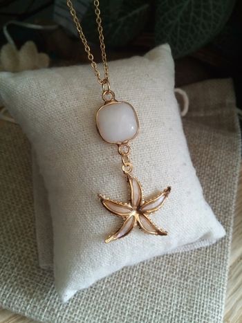 Collier étoile de mer nacrée et jade blanc