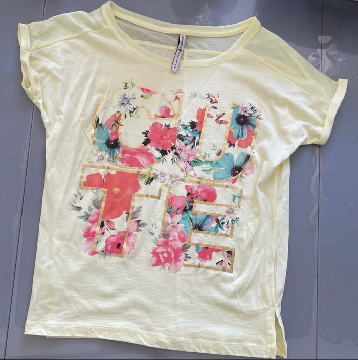 Tee-Shirt T S Stradivarius manches courtes jaune  Très bon état - photo numéro 9