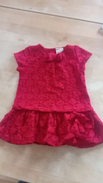 Robe rouge dentelle