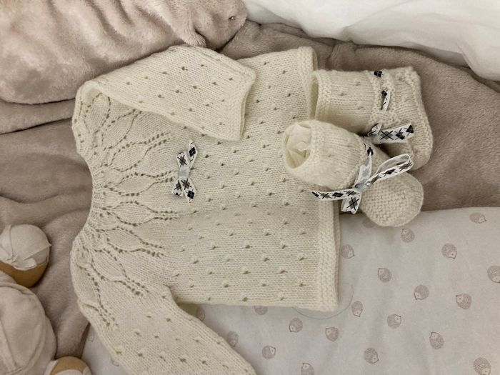 Ensemble brassière et chaussons en laine - photo numéro 2