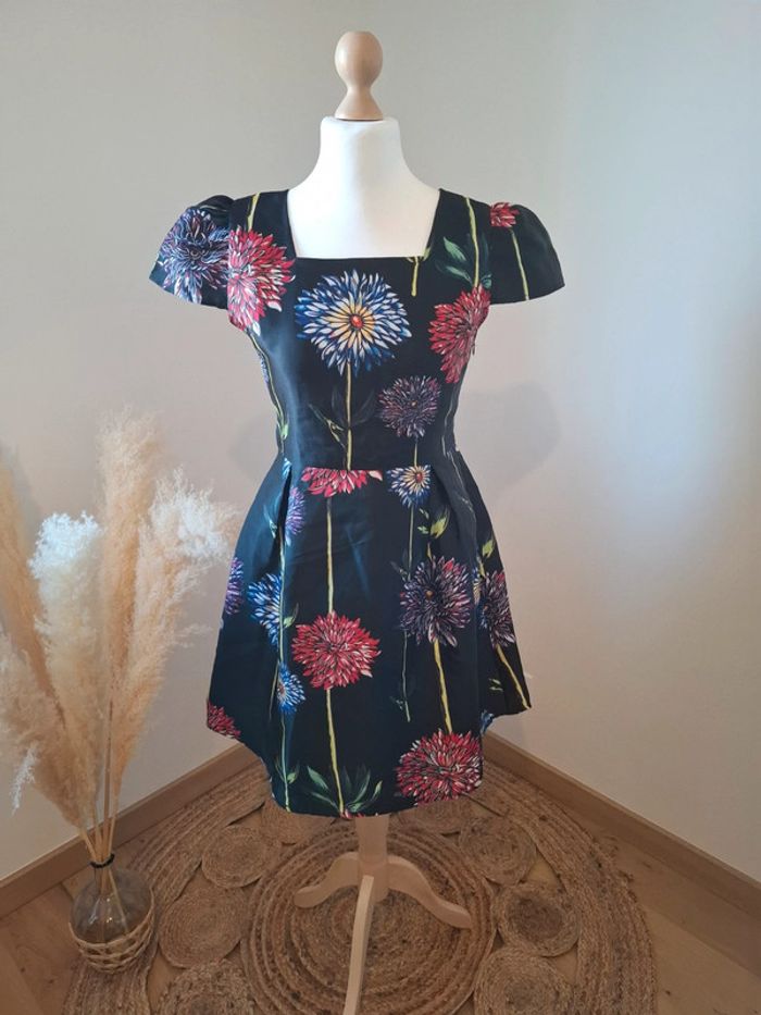 Robe noire chic fleurie Dy Design taille M 38