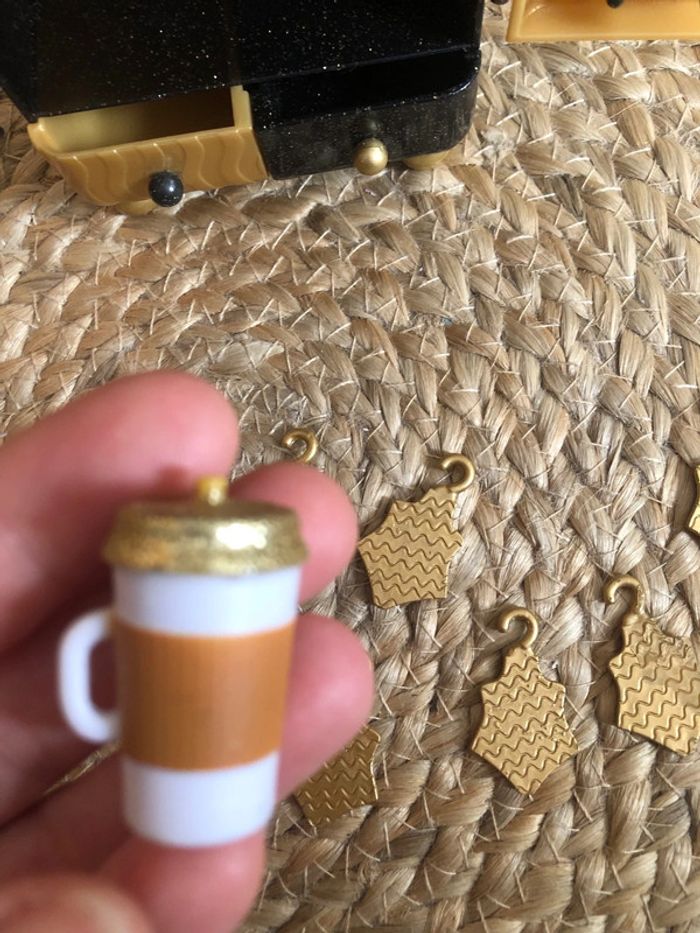 Poupée LOL et ses meubles - photo numéro 11