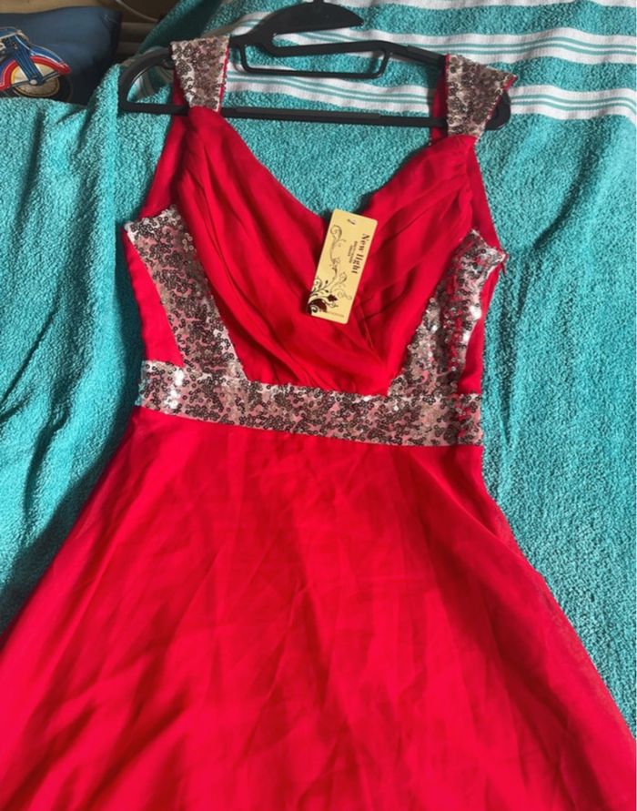 robe avec traîne 38/40 rouge et sequin argenté neuf - photo numéro 8