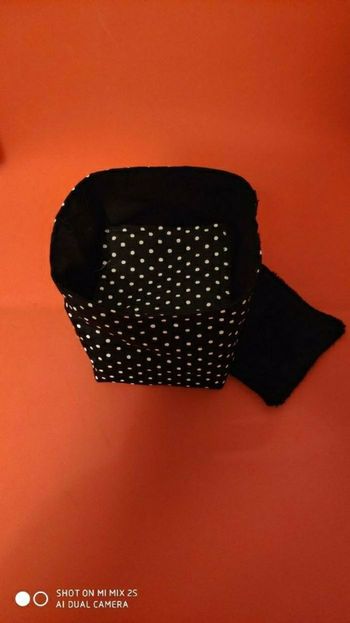 12 lingettes lavables et son panier, neuf.