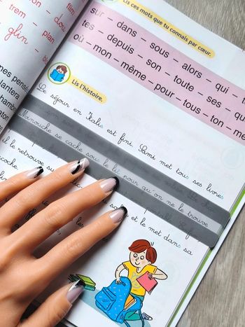 Guide de lecture gris et transparent