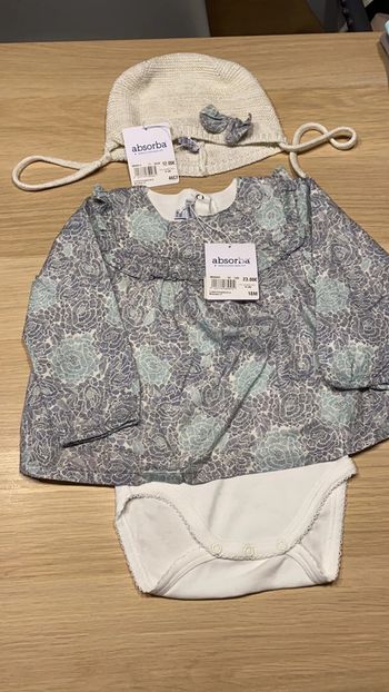 Ensemble body blouse et béguin absorba neuf