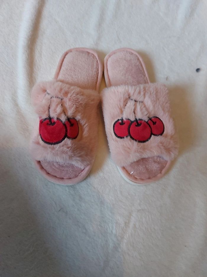 Pantoufle femme neuve - photo numéro 2