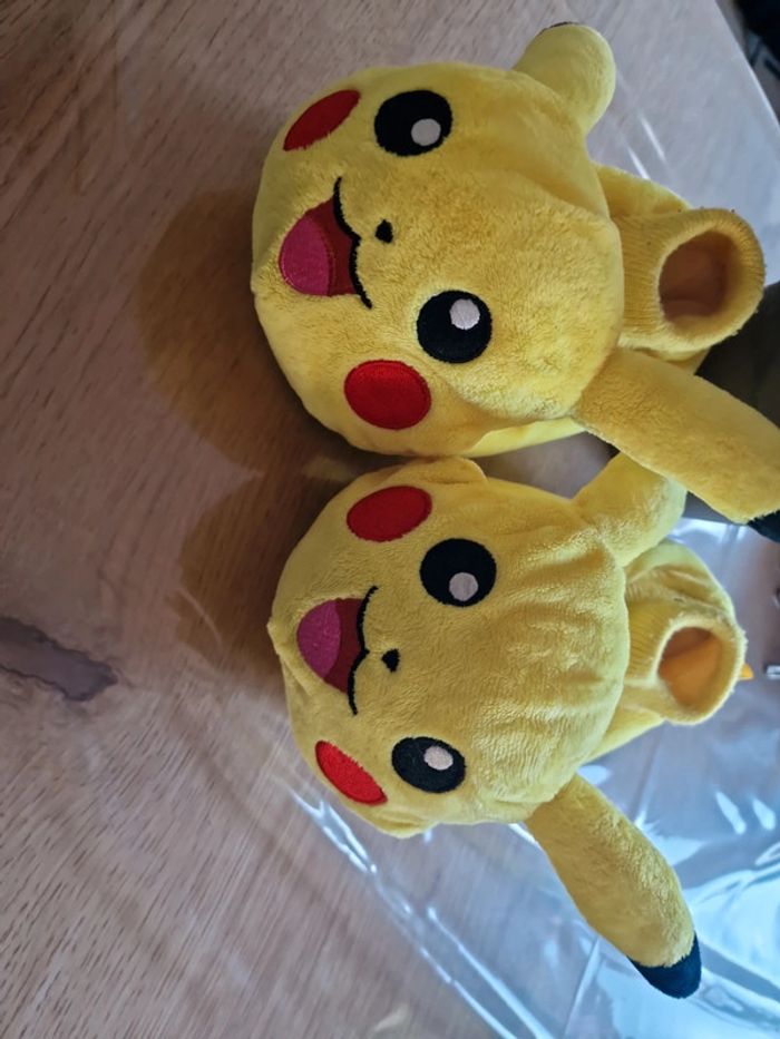 Chausson peluche pikatchu taille 28 - photo numéro 2