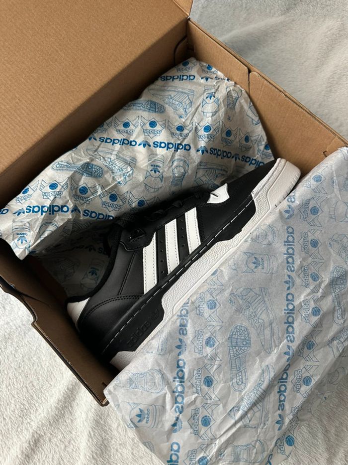 Chaussures adidas rivalry low noir neuf taille 41 1/3 - photo numéro 16