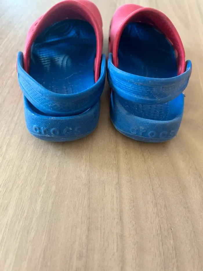 Crocs rouge et bleu pointure C8 - photo numéro 8
