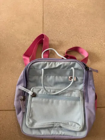 Petit sac à dos nike, très bon état, 20x25cm