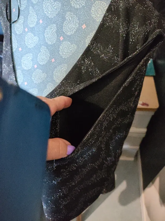 Haut épaule dénudé noir argent paillettes neuf jamais porté - photo numéro 11