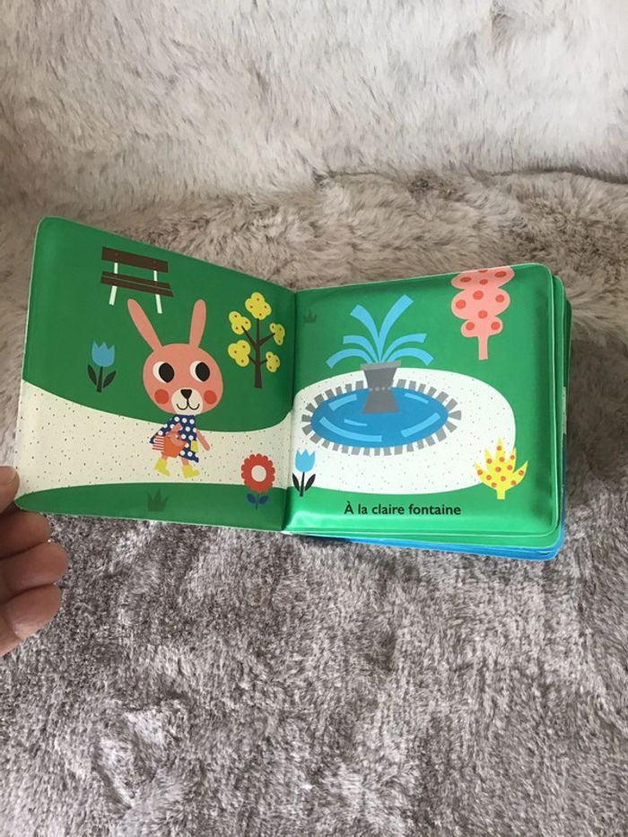 Livre Une comptine à chanter dans le bain À la claire fontaine (0124) - photo numéro 3