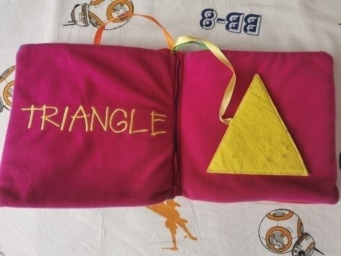 3 livres d'éveil en tissu + 1 livre pour le bain offert - photo numéro 3