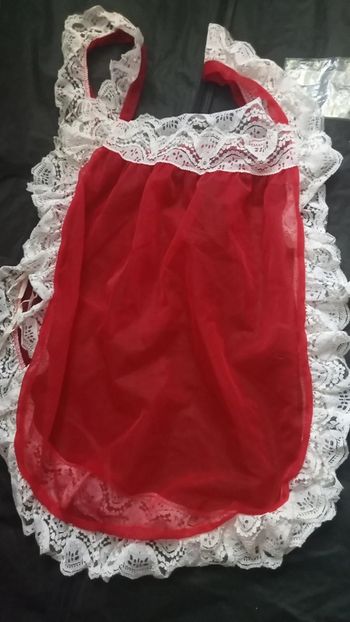 Nuisette rouge a dentelle