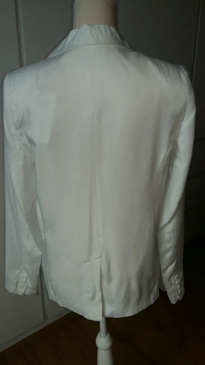 Blazer blanc légèrement satiné - photo numéro 3