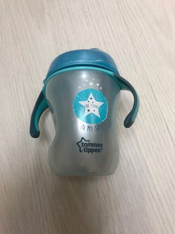 Tasse à bec bleu tommee tippee