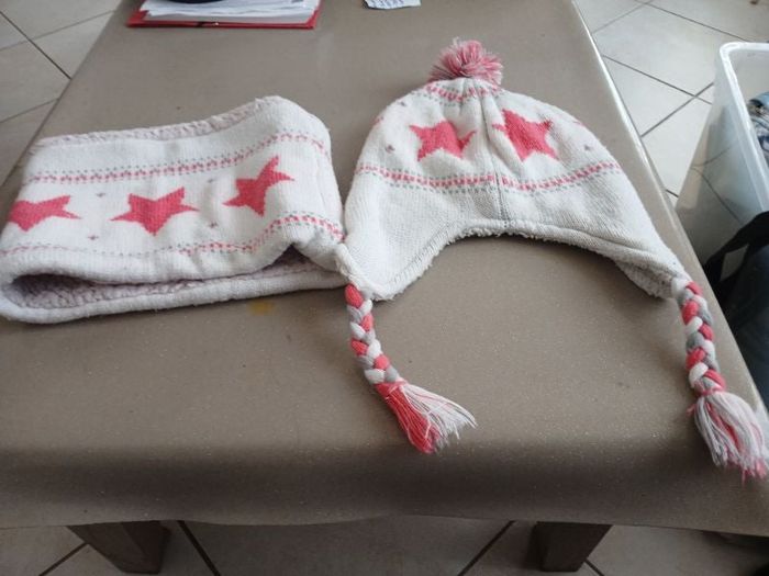 Cache cou et bonnet