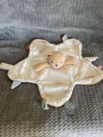 Doudou plat fleurs étoiles ours lionne Babou et Kendi crème beige blanc Noukie’s Noukies