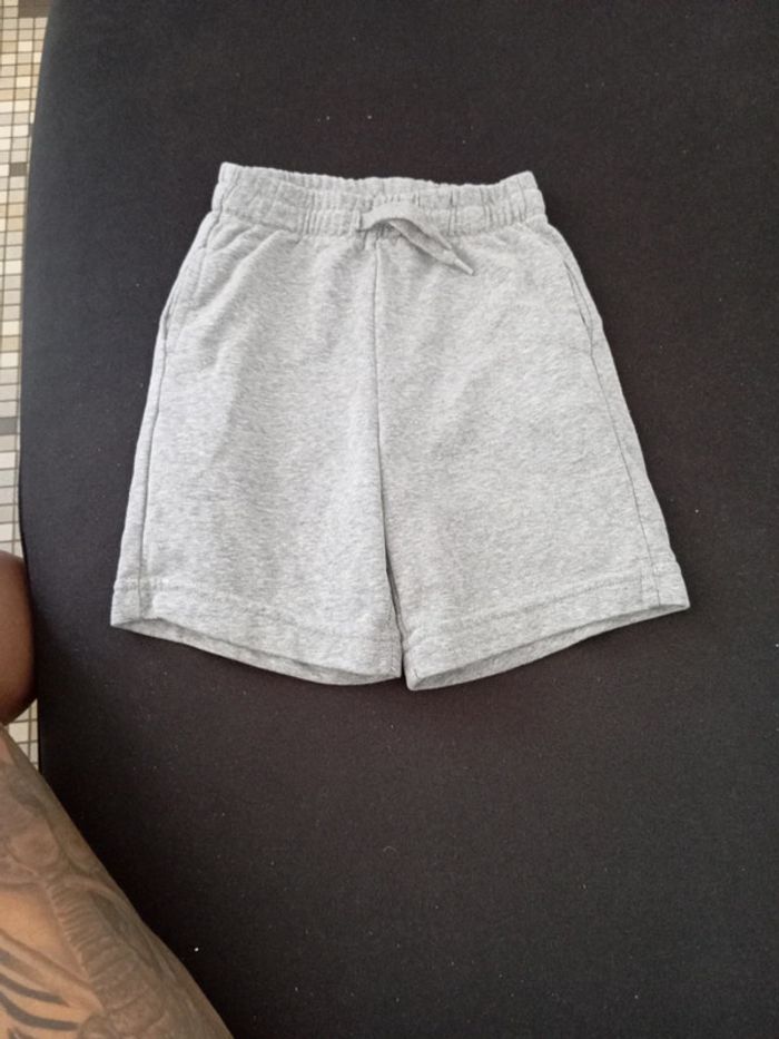 Short gris