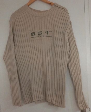 Beau pull zippé épaule