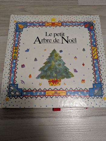 Livre comme neuf le petit arbre de Noël
