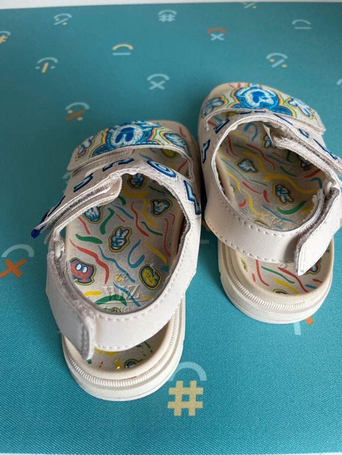 Sandales claquettes scratch Mickey Mouse Zara pointure 22 - photo numéro 3
