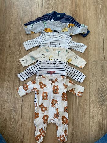 Lot 6 pyjamas 1 mois