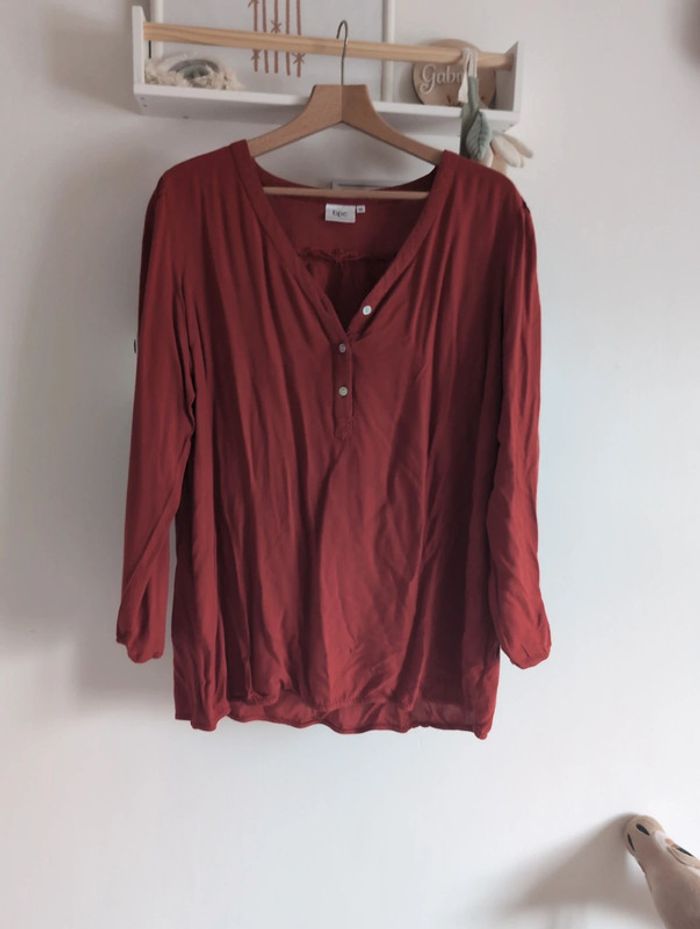 Chemise rouge foncé