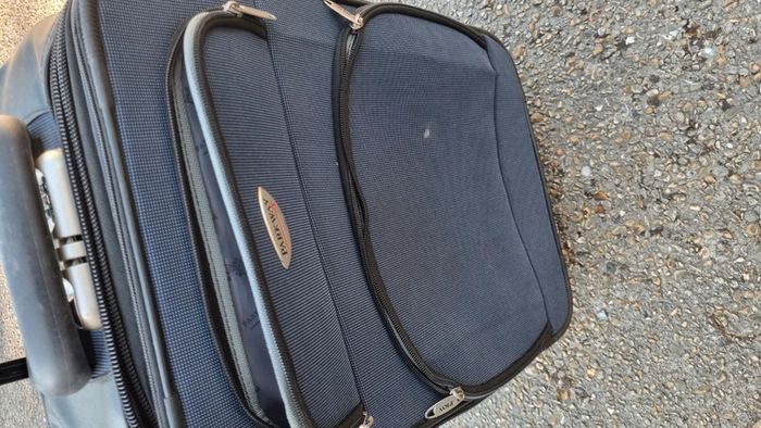 Valise à roulettes bleu à code sécurité et soufflet en plus - photo numéro 3