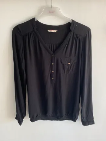 Blouse camaïeu noir boutons doré