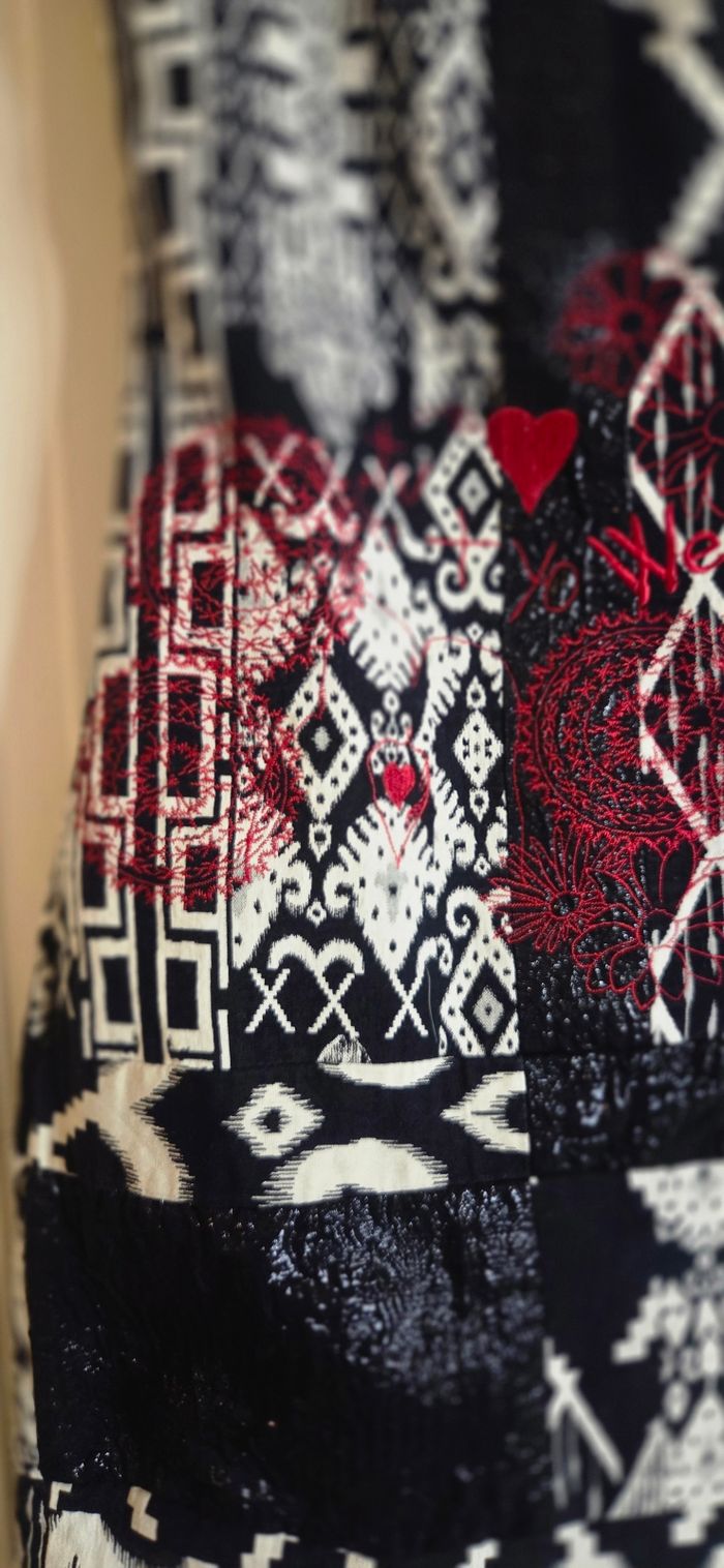 Robe Desigual T36 – Motif ethnique noir & blanc brodé – Pièce originale ✨ - photo numéro 4