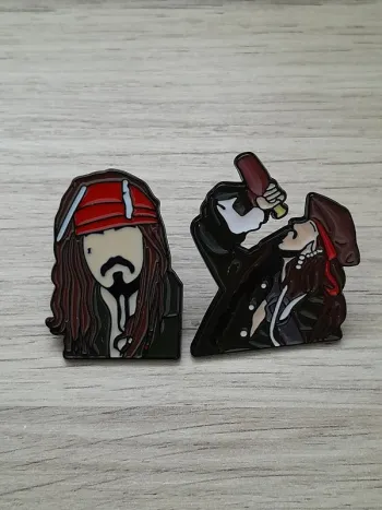 Lot de 2 Pin's Pirate des Caraibes, en métal N°1