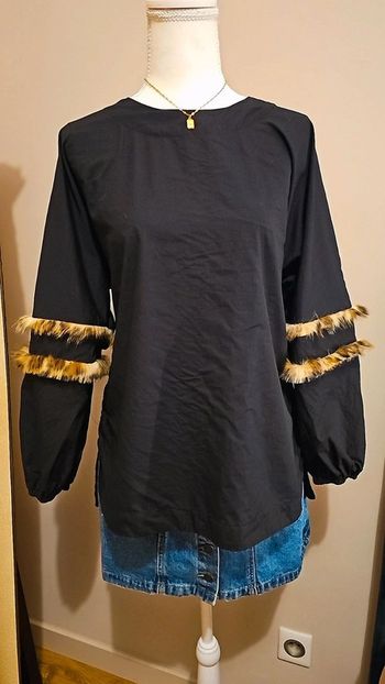 Blouse Zara noire fausse fourrure