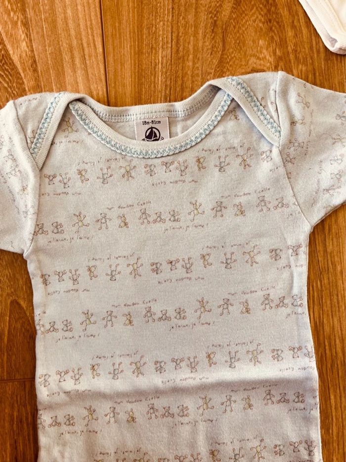 Taille 18 mois lot de 2 bodies d’été manches courtes garçon Petit Bateau blanc et bleu clair 💙 - photo numéro 2