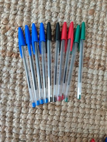 Lot 10 stylos à billes
