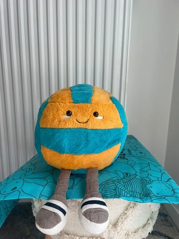 Peluche Jellycat ballon de beach volley - Sports Amuseable