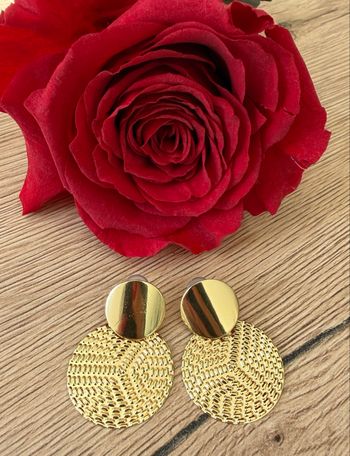 Boucles d’oreilles dorées avec double cercles texturés 