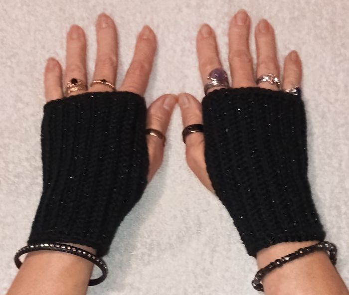 Mitaines "NUIT ETOILEE" fait main au crochet taille M/L - photo numéro 3