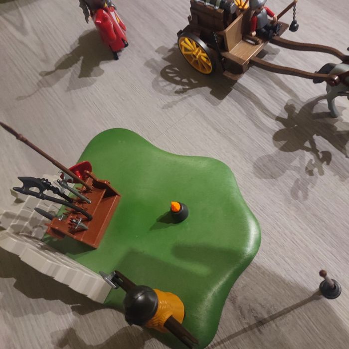 Playmobil 5168 tournoi des chevaliers avec canon pied épouvantail cassé manque épée noir hache manche jaune ceinture enfant - photo numéro 4