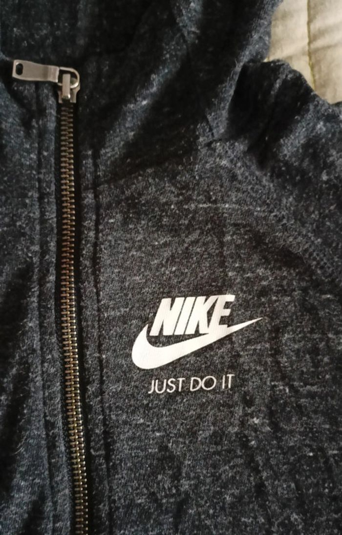 Gilet fin à capuche gris moucheté Nike 8/10 ans - photo numéro 2