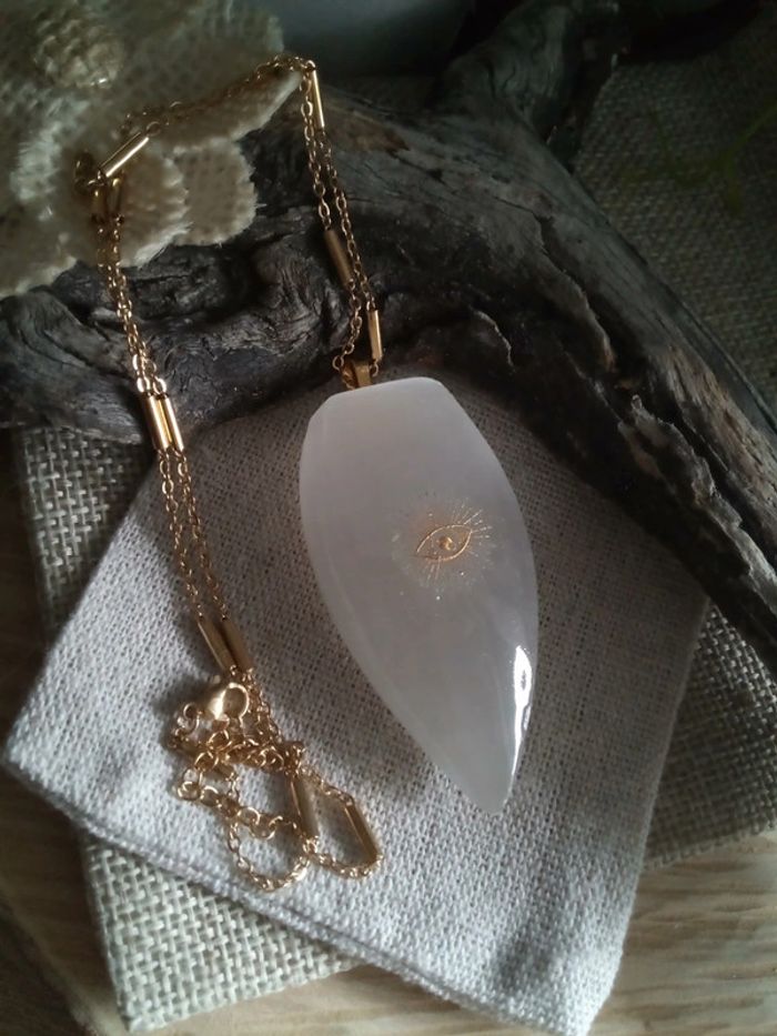 Collier pendentif en pierre de sélénite naturelle