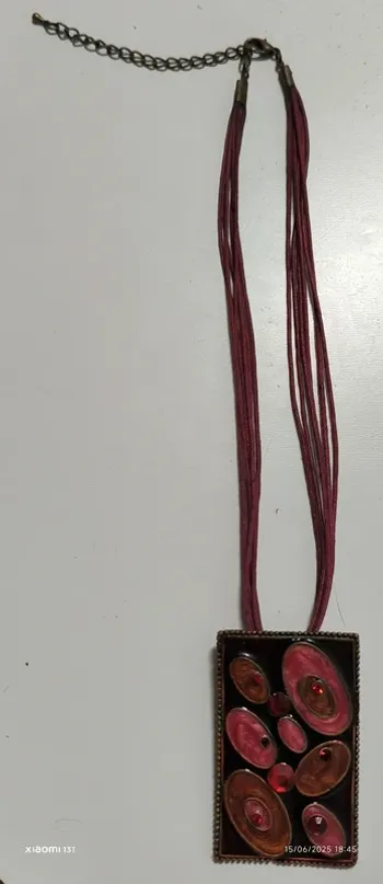 Collier rouge