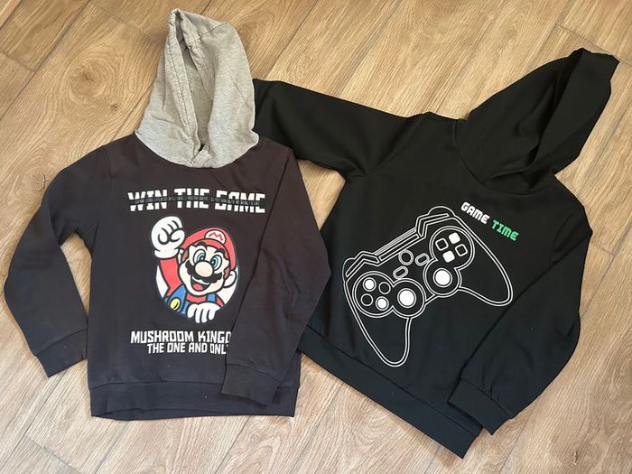 Sweats à capuches taille 8 ans