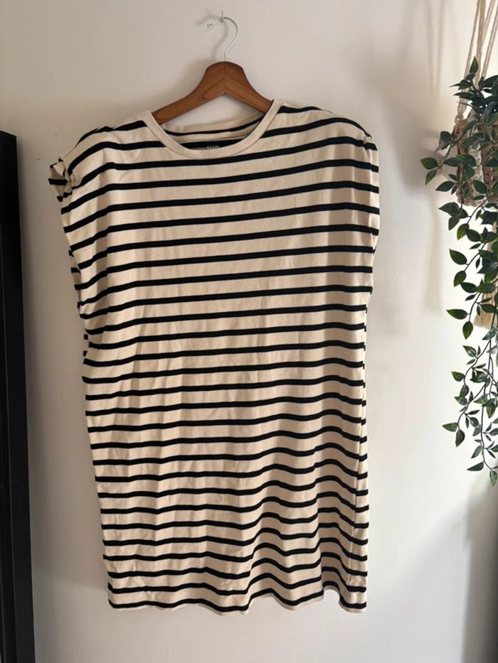 Robe épaulette