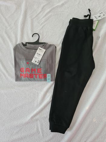 Ensemble Haut manches longues et bas jogging neuf