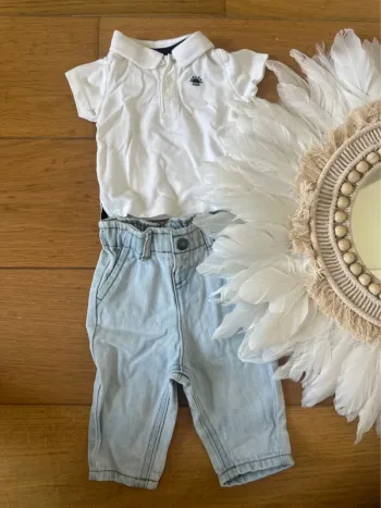 Ensemble bébé 3 mois – Polo blanc + pantalon jean léger – Très bon état
