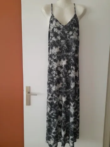Robe longue fines bretelles et dos.nu Zara