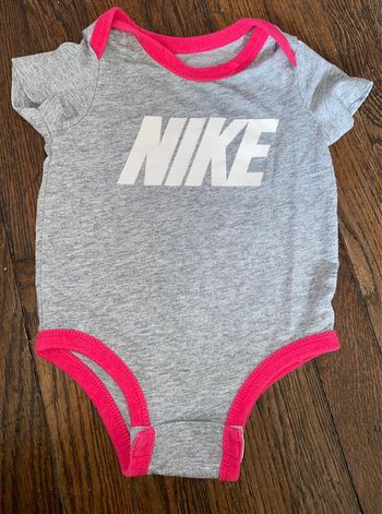 Body nike 6 mois